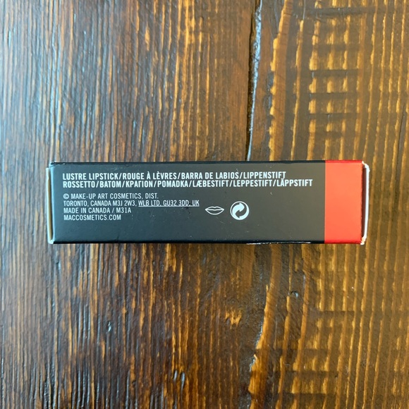 NWT MAC Lustre Lipstick in Lady Bug - Picture 5 of 9